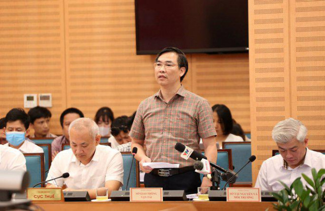 Ông Trần Hữu Bảo, Phó Giám đốc Sở Giao thông Vận tải Hà Nội, cung cấp thông tin tại cuộc họp báo