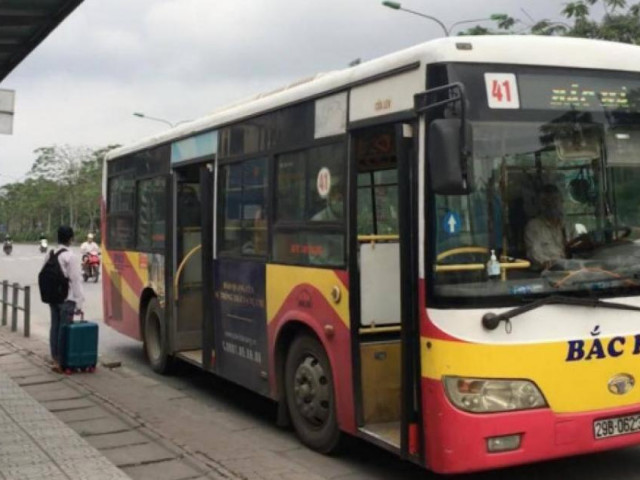 Tin tức trong ngày - Doanh nghiệp bất ngờ xin bỏ loạt tuyến buýt: Hà Nội nói gì?