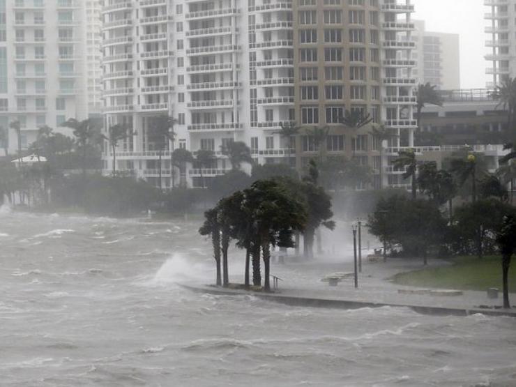 Tin tức trong ngày - Bão số 1 đạt cấp độ cực đại, gió giật cấp 15, cách Quảng Ninh hơn 400km