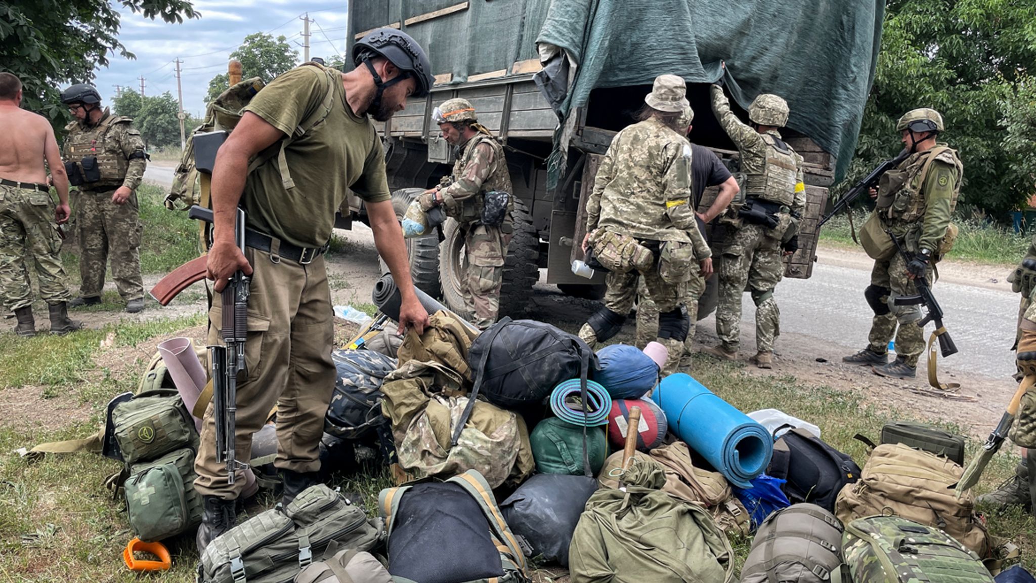 Binh sĩ Ukraine được điều tới phòng thủ Lysychansk (ảnh: Sky News)