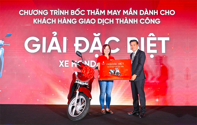 Sự kiện càng hấp dẫn với phần bốc thăm may mắn, những phần quà giá trị đã tìm được chủ nhân