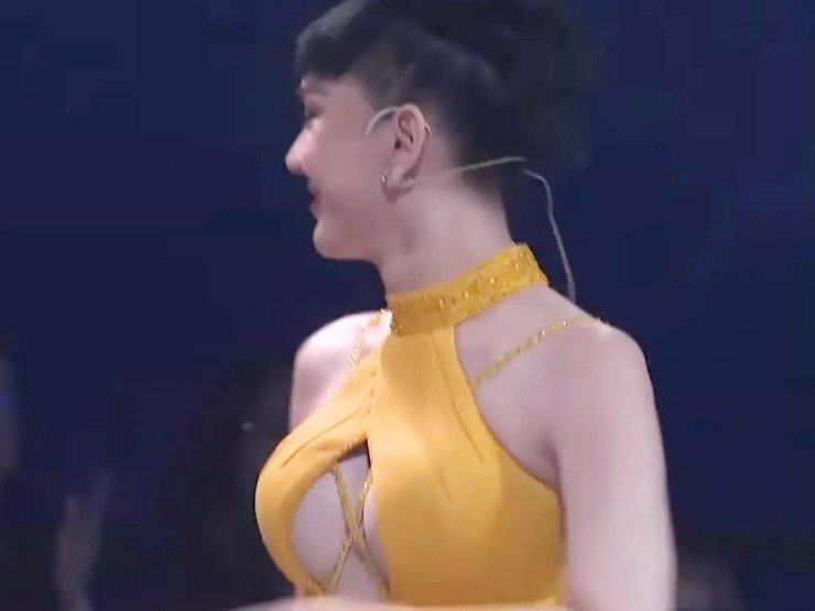 Giải trí - Lâm Khánh Chi - Hoàng Oanh khiến người xem khó rời mắt