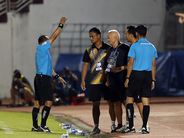 Bóng đá - HLV từng vô địch C1 châu Âu lại lên tiếng chê trọng tài V-League