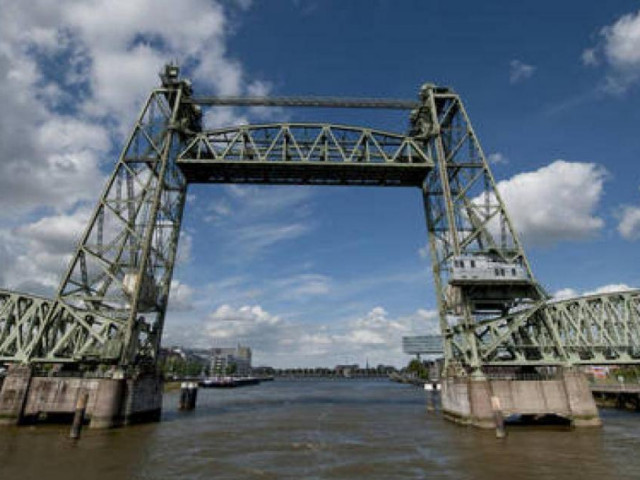 Thế giới - Tỷ phú Jeff Bezos "đau đầu" vì đóng du thuyền quá lớn