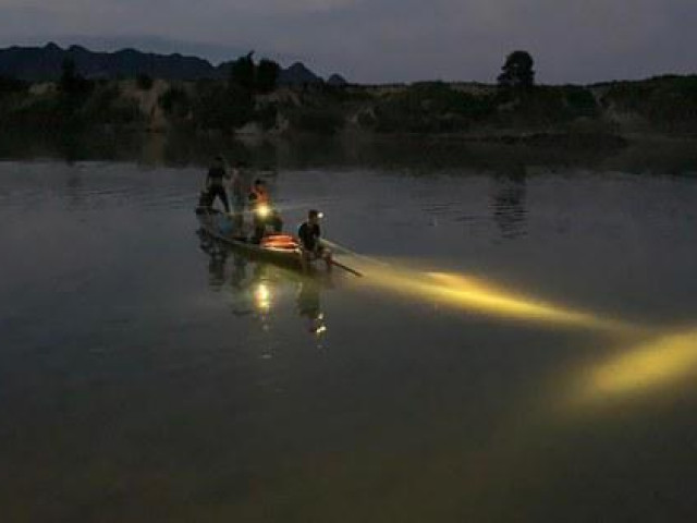 Tin tức trong ngày - 2 trẻ em mất tích sau khi rủ nhau đi bắt cào cào