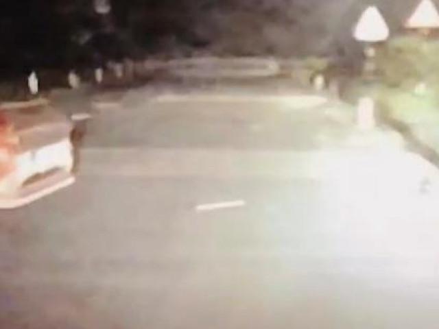 Tin tức trong ngày - Nhiều người hoảng hồn khi thấy chiếc quan tài nằm giữa đường trong đêm