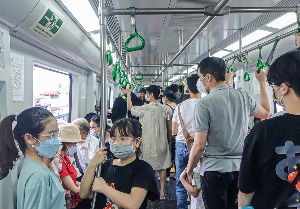 Giá xăng tăng chóng mặt, nhà nhà cất xe ô tô, tài xế tính chuyện bỏ việc, doanh nghiệp méo mặt - 4