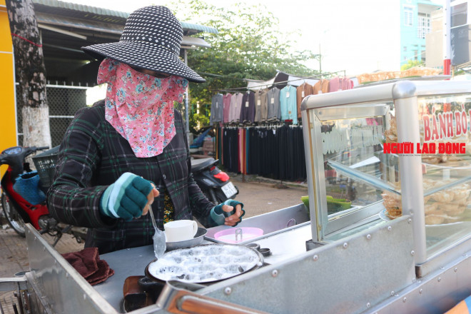 CLIP: Bánh bò nướng “siêu ngon” ở Bạc Liêu, ăn một lần là… ghiền - 6