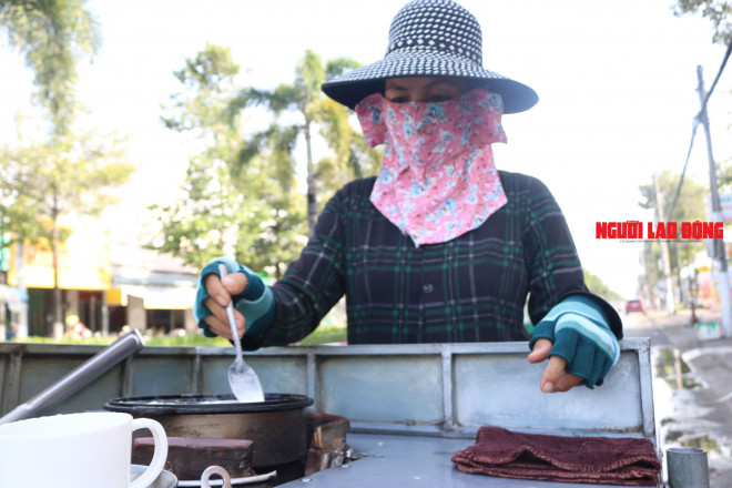 CLIP: Bánh bò nướng “siêu ngon” ở Bạc Liêu, ăn một lần là… ghiền - 7