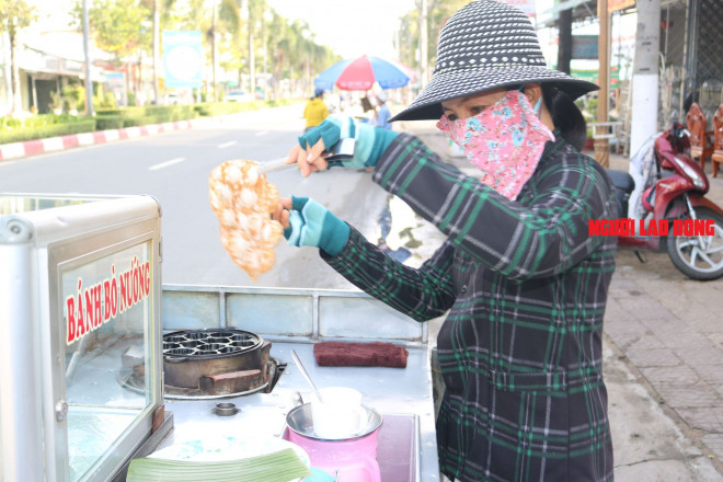 CLIP: Bánh bò nướng “siêu ngon” ở Bạc Liêu, ăn một lần là… ghiền - 9