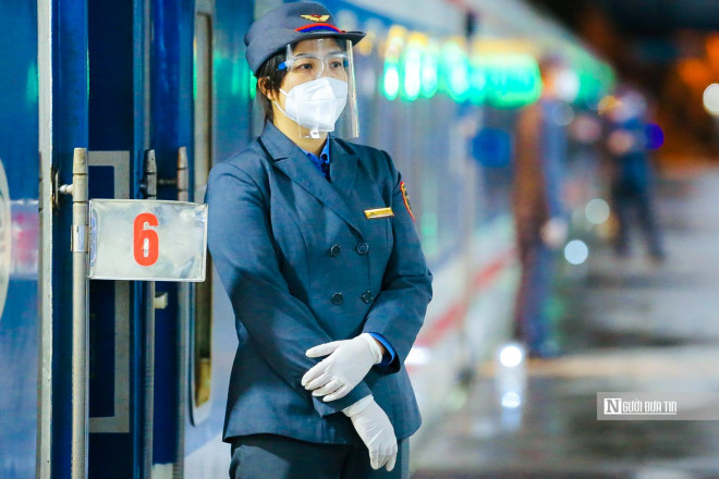 Sáp nhập và thu gọn đầu mối tổ chức của ngành đường sắt chắc chắn sẽ phải giải quyết một lượng lao động dôi dư, đây là vấn đề lớn tác động đến quá trình sắp xếp tổ chức. (Ảnh: Hữu Thắng)