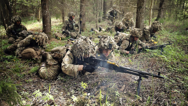 Vị chuyên gia nhận xét: “Khi các nhà
lãnh đạo phương Tây gặp nhau tại hội nghị thượng đỉnh G7 và NATO
trong tuần này, Nga đang đạt được nhiều lợi ích ở miền Đông Ukraine
và đưa ra lời đe dọa đối với các nước Baltic áp đặt hạn chế đối với
việc tiếp cận thương mại tới Kaliningrad".