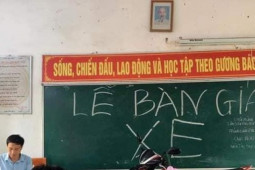 Giáo dục - du học - Lớp học "chơi lớn": Mang nguyên chiếc xe máy lên tầng 2 làm lễ bàn giao cho thầy chủ nhiệm