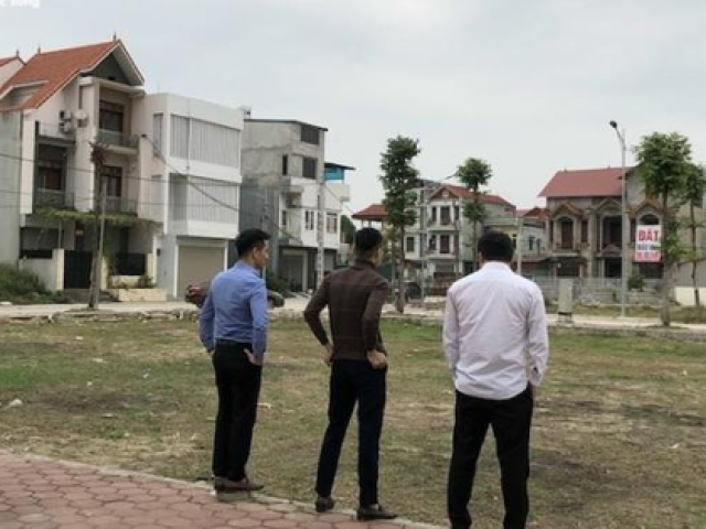 Kinh doanh - Đã đến lúc đánh thuế cao người có nhiều nhà, đất để ''hạ nhiệt'' giá thị trường?