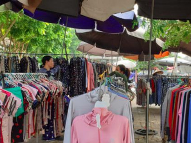 Thị trường - Tiêu dùng - Nắng nóng đỉnh điểm, tiểu thương Hà Nội bán đồ chống nắng hốt bạc triệu mỗi ngày