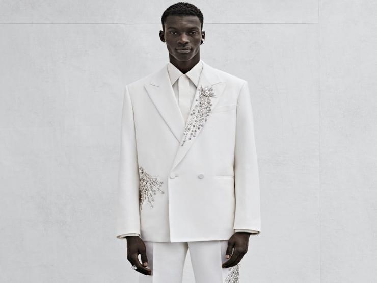 Thời trang - Alexander McQueen tìm đến bầu trời sao cho bộ sưu tập Nam Xuân Hè 2023