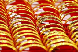 Kinh doanh - Giá vàng hôm nay 4/7: Tiếp tục đi xuống