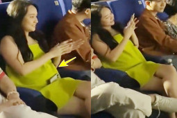 Đời sống Showbiz - Cận cảnh vòng 2 lùm lùm của thiếu nữ Hà Lan "Mắt biếc" khiến dân mạng hoang mang