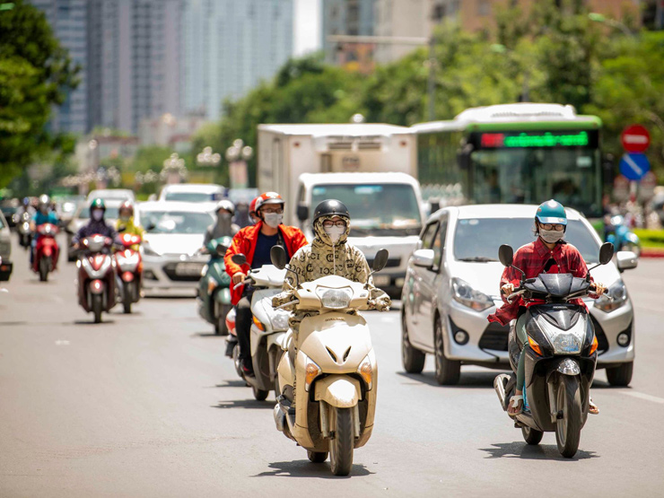 Tin tức trong ngày - Thời tiết đầu tuần: Miền Bắc có nắng nóng trên 38 độ C, miền Nam mưa dông rải rác