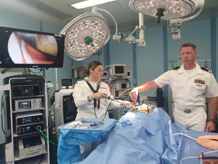 Tin tức trong ngày - Cận cảnh bên trong tàu bệnh viện lớn nhất thế giới neo đậu ở Vũng Rô