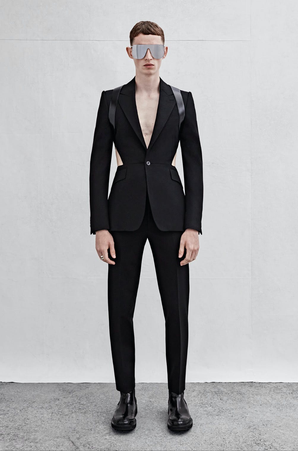 Alexander McQueen tìm đến bầu trời sao cho bộ sưu tập Nam Xuân Hè 2023 - 13