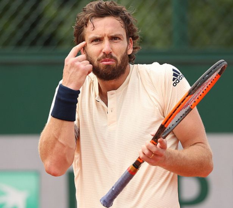 Gulbis không coi Federer ra gì