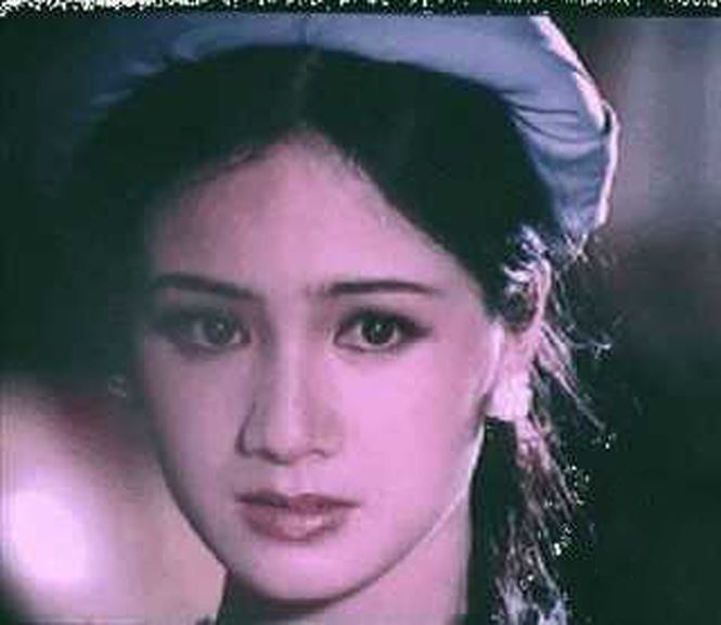 NSND Thu Hà là một trong những nữ diễn viên xinh đẹp của thập niên 90.
