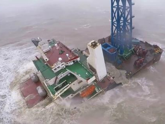 Thế giới - Tìm thấy 12 thi thể trong vụ tàu Trung Quốc gãy đôi ngoài khơi Hong Kong