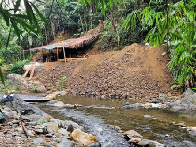 Tin tức trong ngày - Điều tra: Rầm rộ khoét núi, phá rừng tìm vàng - Đại công trường trái phép