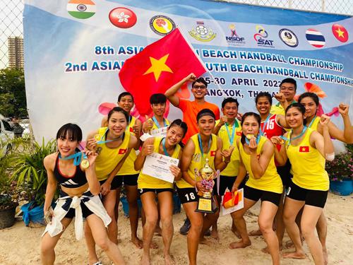 Đội tuyển bóng ném bãi biển nữ lên ngôi vô địch tại Giải Vô địch châu Á 2022. Ảnh: VHF