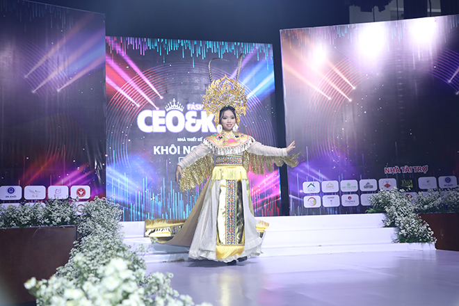 Kid Lê Băng Băng xuất sắc trong chương trình “Fashion Show CEO&KID 2022 – Thời trang doanh nhân mẹ và bé” - 1