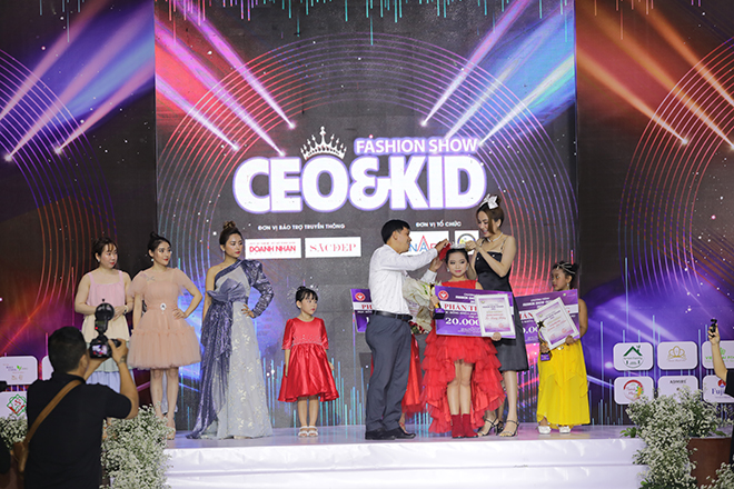 Kid Lê Băng Băng xuất sắc trong chương trình “Fashion Show CEO&KID 2022 – Thời trang doanh nhân mẹ và bé” - 4