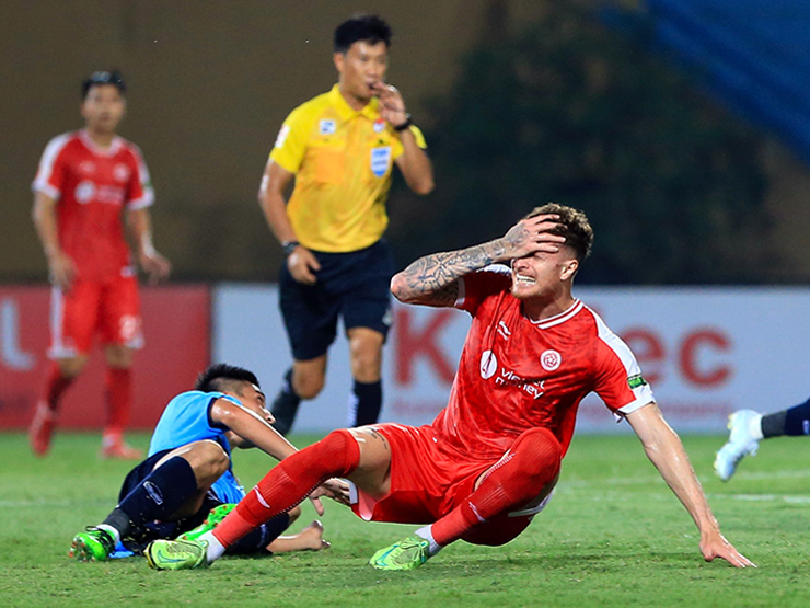 Bóng đá - Điểm nóng V-League: Đại gia gặp khó, tranh cãi Viettel mất oan bàn thắng vòng 5