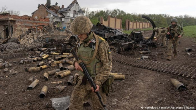 Ông Davis nhận xét, Ukraine có nguy cơ lặp lại số phận của Afghanistan và Iraq, nơi các hành động của Mỹ đã dẫn đến một "thất bại thảm khốc", bắt nguồn từ những đánh giá sai lầm của các sĩ quan chỉ huy cấp cao.