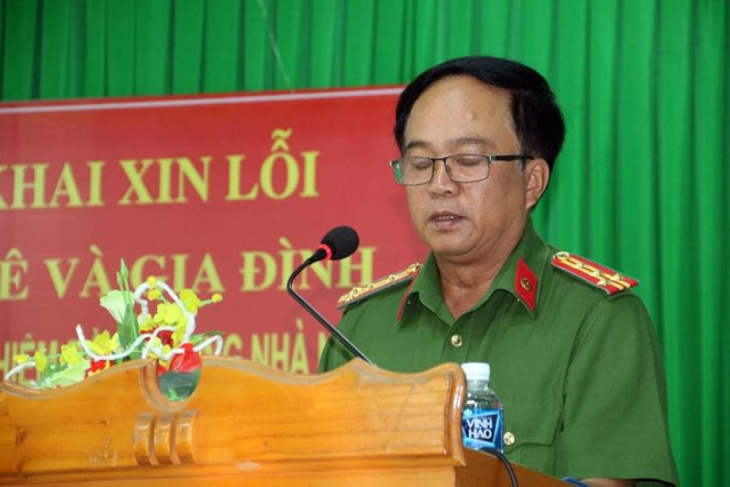 Đại tá Đinh Kim Lập đọc lời xin lỗi gia đình ông Võ Tê.