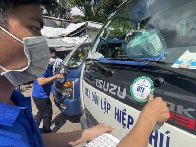 Tin tức trong ngày - Dán logo trên xe chở rác để hạn chế rác tỉnh tuồn vào TP HCM