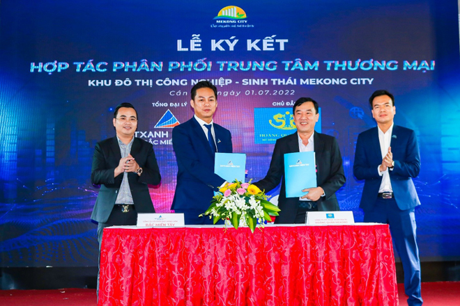 Công ty CP Bất động sản Bắc Miền Tây (thành viên Tổng công ty Đất Xanh Miền Tây) ký kết hợp tác phân phối dự án KĐT Công nghiệp Sinh thái Mekong City với chủ đầu tư Hoàng Quân