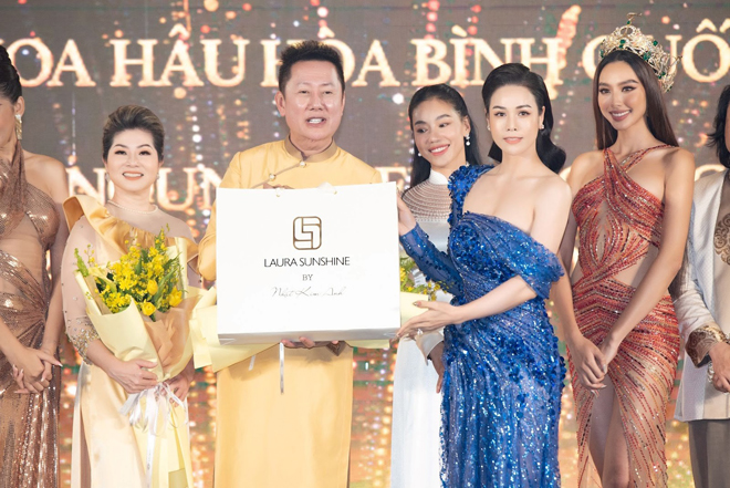 Nhật Kim Anh xuất hiện với tư cách là nhà tài trợ vàng cho Miss Grand International 2023 - 1