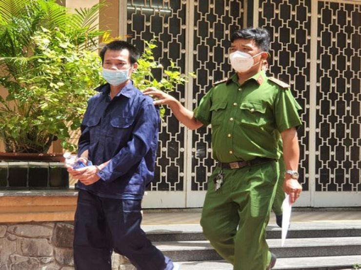 Pháp luật - TP HCM: Giở trò đồi bại với cháu ruột trước mặt con gái