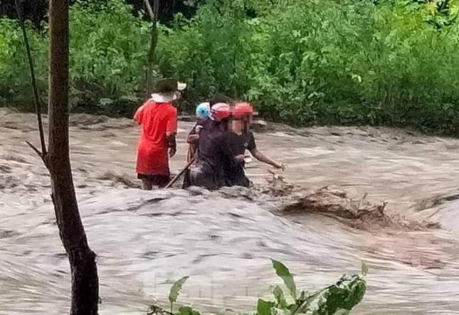 Đã tìm thấy một nạn nhân vụ lũ cuốn trôi 4 người ở Cao Bằng - 2