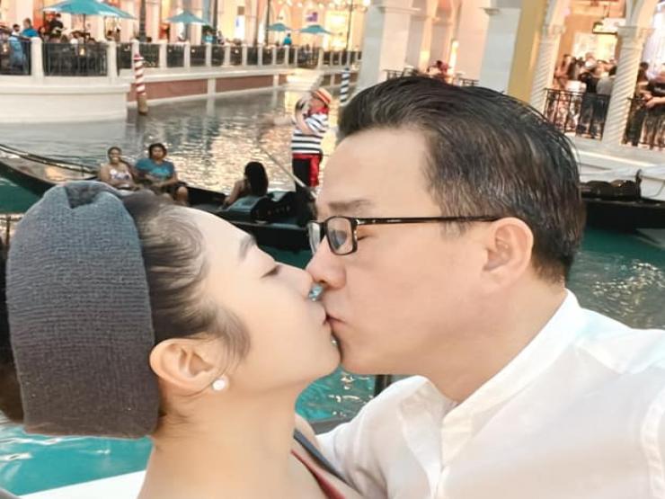 Đời sống Showbiz - Hơn 40 ngày gặp lại vợ, "vua cá Koi" đăng ngay ảnh hot