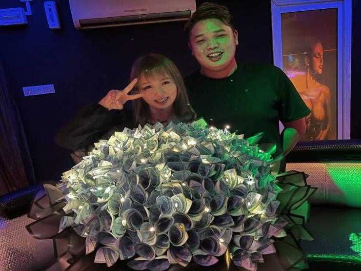 Bạn trẻ - Cuộc sống - Em trai tặng chị gái món quà sinh nhật khiến ai cũng phải ghen tị