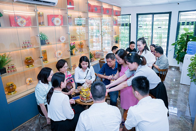 FFL Capital đẩy mạnh các hoạt động tham quan và trải nghiệm trực tiếp sản phẩm sau đại dịch tại showroom Yến sào Lạc Hồng tại địa chỉ C52-07 Geleximco Lê Trọng Tấn, Hà Đông, Hà Nội.