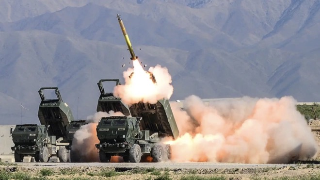 Pháo phản lực HIMARS là vũ khí đuọc kì vọng giúp quân đội Ukraine thay đổi cục diện chiến trường.