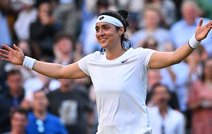 Jabeur ăn mừng chiến thắng trước Bouzkova