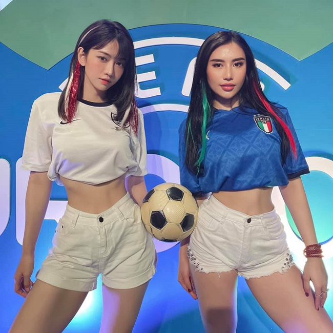 Khi được mời tham gia vào dàn hot girl chương trình "Nóng cùng Euro 2021", Lê Bống gây tranh cãi, bị nhận xét "bình luận bóng đá như tấu hài".
