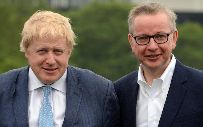 Ông Michael Gove (phải) đã đề nghị Thủ tướng Johnson từ chức. Ảnh: i-Images