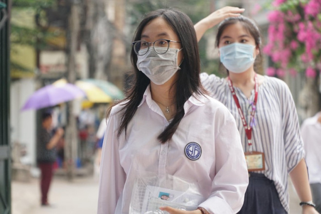 Tâm trạng trái ngược của thí sinh trước khi bước vào bài thi môn Toán - 9