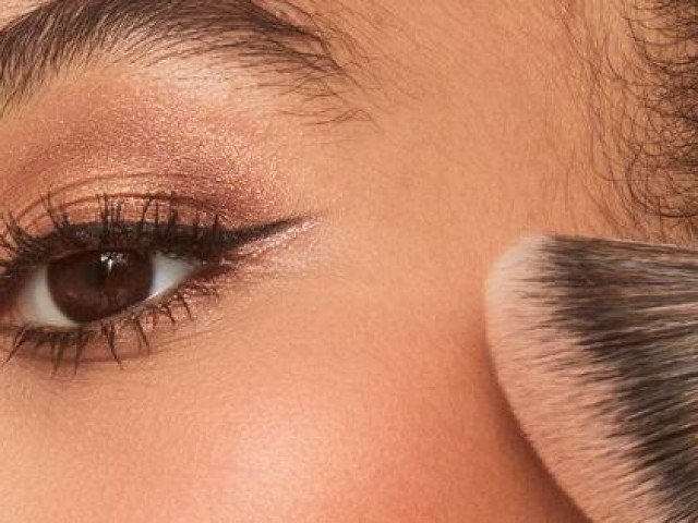 Bạn trẻ - Cuộc sống - Bạn gái chung nhà không bao giờ tẩy trang cho đến khi lột sạch tiền tình trẻ mới lộ ra gương mặt thật gây sốc