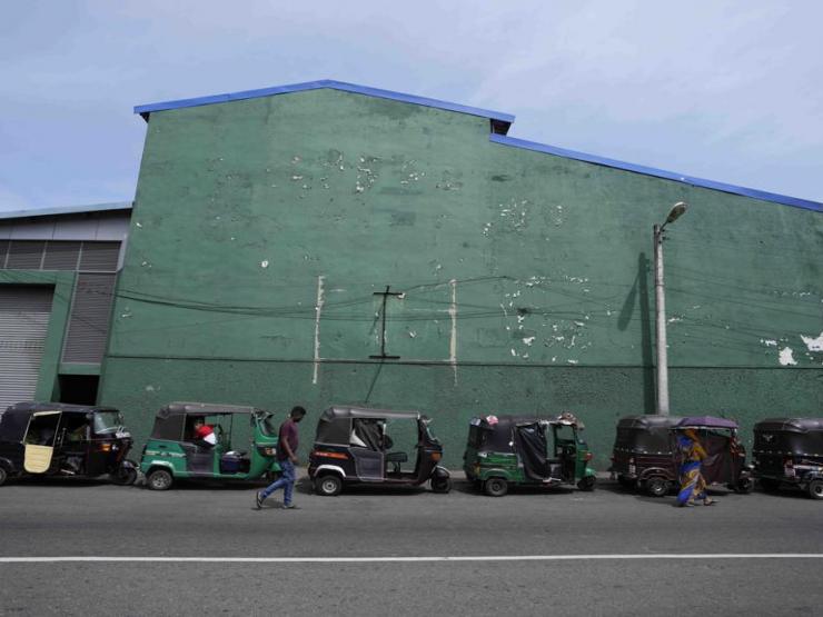 Thế giới - Vỡ nợ, đảo quốc Nam Á nhờ cậy ông Putin